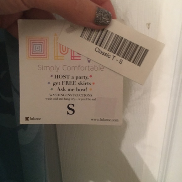 Size Small LuLaRoe Classic T - Picture 2 of 3